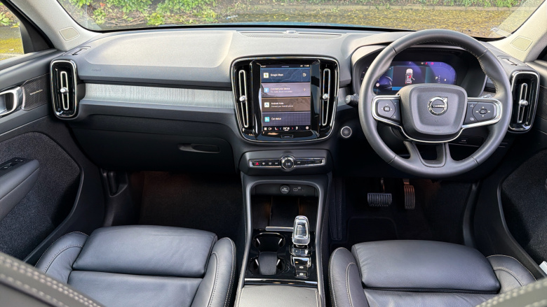 Volvo XC40 2.0 B4P Ultimate Dark 5dr Auto Petrol Estate